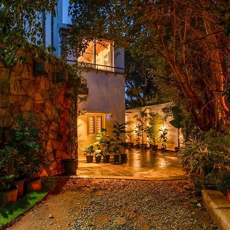 Stayvista At The Lakeshore With Lake View, Wifi, Garden